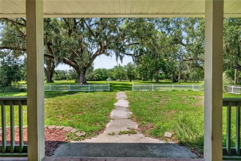 House in Trenton, Florida 4 bedrooms, 387.4 sq.m. № 2231938 - photo 23