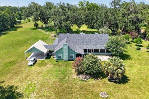 House in Trenton, Florida 4 bedrooms, 387.4 sq.m. № 2231938 - photo 12