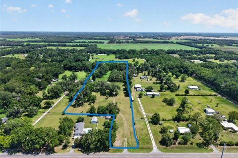 House in Trenton, Florida 4 bedrooms, 387.4 sq.m. № 2231938 - photo 6