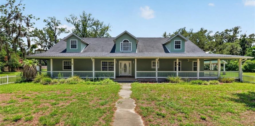 House in Trenton, Florida 4 bedrooms, 387.4 sq.m. № 2231938