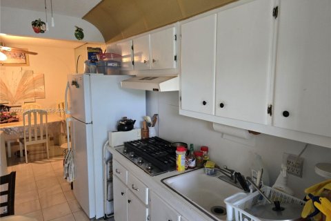 Condo in Miami Gardens, Florida, 1 bedroom  № 1868029 - photo 3