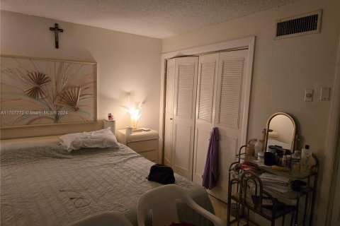 Condo in Miami Gardens, Florida, 1 bedroom  № 1868029 - photo 5