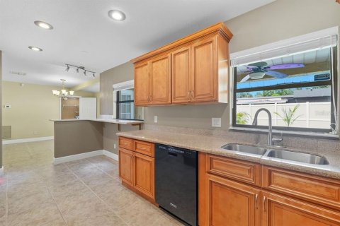 Casa en venta en Orlando, Florida, 3 dormitorios, 180.88 m2 № 1914880 - foto 10