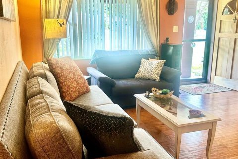 Casa en venta en Tampa, Florida, 2 dormitorios, 80.17 m2 № 1912673 - foto 17