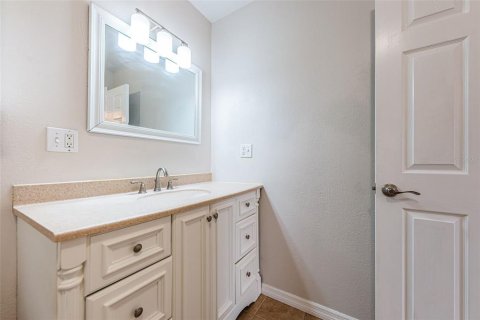 House in Saint Petersburg, Florida 3 bedrooms, 145.11 sq.m. № 2389466 - photo 26