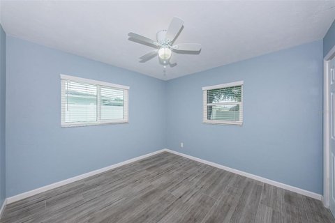 House in Saint Petersburg, Florida 3 bedrooms, 145.11 sq.m. № 2389466 - photo 27