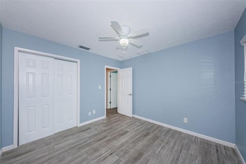 House in Saint Petersburg, Florida 3 bedrooms, 145.11 sq.m. № 2389466 - photo 28