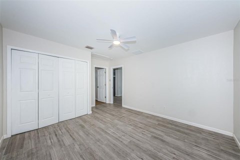 House in Saint Petersburg, Florida 3 bedrooms, 145.11 sq.m. № 2389466 - photo 23