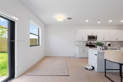House in Homestead, Florida 5 bedrooms, 276.29 sq.m. № 1942349 - photo 10