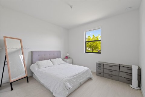 House in Homestead, Florida 5 bedrooms, 276.29 sq.m. № 1942349 - photo 28