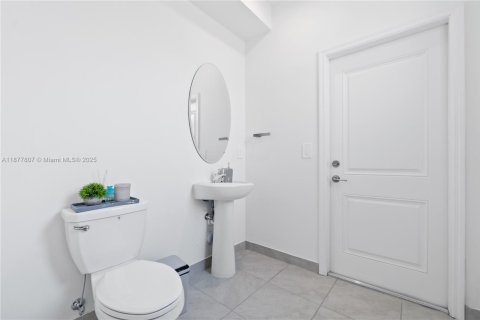 House in Homestead, Florida 5 bedrooms, 276.29 sq.m. № 1942349 - photo 30