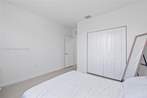 House in Homestead, Florida 5 bedrooms, 276.29 sq.m. № 1942349 - photo 29