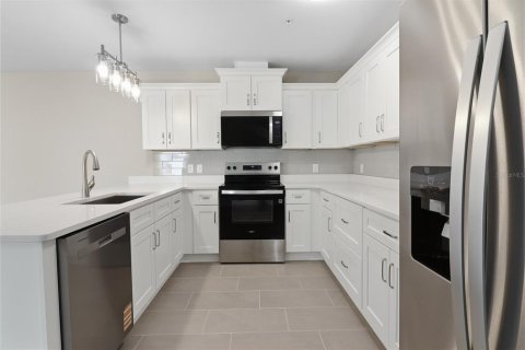 Townhouse in Ocala, Florida 3 bedrooms, 176.51 sq.m. № 2198948 - photo 6