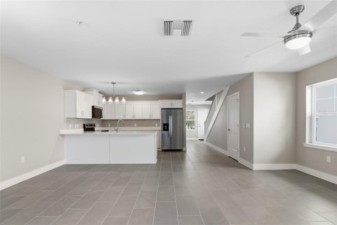 Townhouse in Ocala, Florida 3 bedrooms, 176.51 sq.m. № 2198948 - photo 9