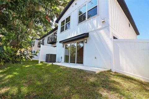 Townhouse in Ocala, Florida 3 bedrooms, 176.51 sq.m. № 2198948 - photo 2