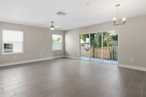 Townhouse in Ocala, Florida 3 bedrooms, 176.51 sq.m. № 2198948 - photo 10