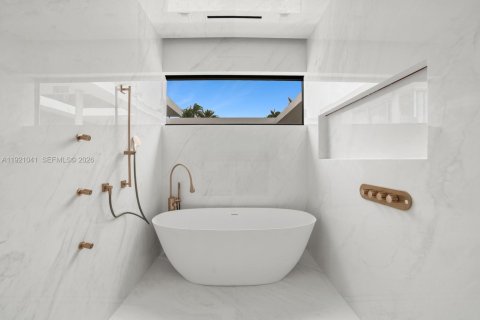 Купить виллу или дом в Майами-Бич, Флорида 4 спальни, 256.5м2, № 2043491 - фото 8