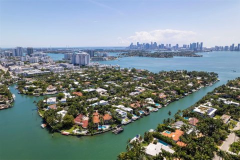 Дом в Майами-Бич, Флорида 4 спальни, 256.5м2 № 2043491