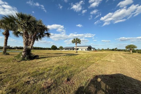 Купить коммерческую недвижимость в Виро-Бич, Флорида № 1958433 - фото 18