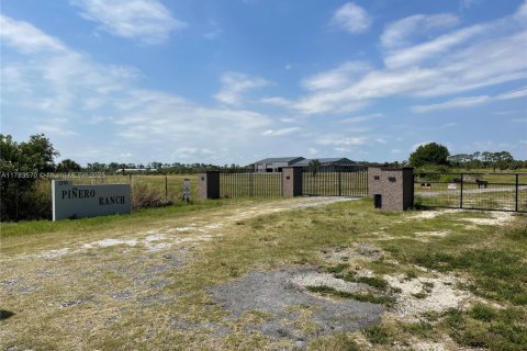 Купить коммерческую недвижимость в Виро-Бич, Флорида № 1958433 - фото 2