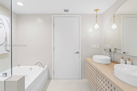 Copropriété à louer à Miami, Floride: 2 chambres, 126.07 m2 № 2048768 - photo 25