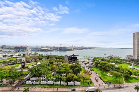 Copropriété à louer à Miami, Floride: 2 chambres, 126.07 m2 № 2048768 - photo 2