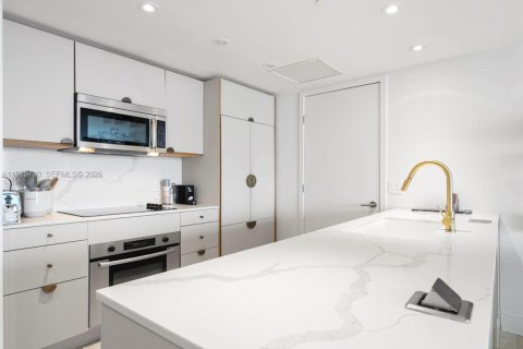 Copropriété à louer à Miami, Floride: 2 chambres, 126.07 m2 № 2048768 - photo 6