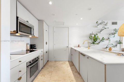 Copropriété à louer à Miami, Floride: 2 chambres, 126.07 m2 № 2048768 - photo 5