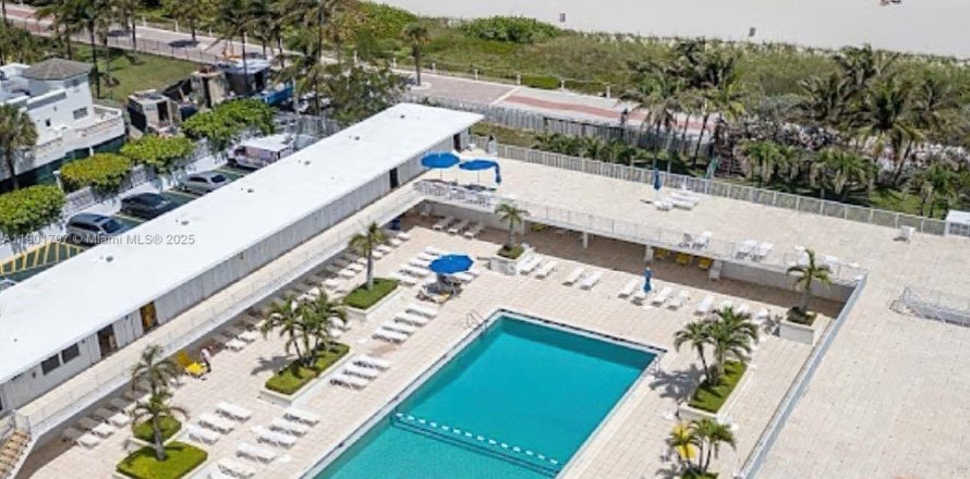 Condo in Miami Beach, Florida, 2 bedrooms  № 1953375