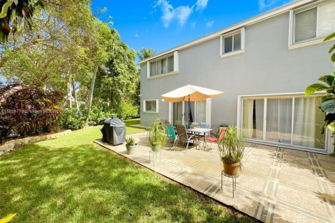 House in Miami, Florida 4 bedrooms, 193.61 sq.m. № 1948643 - photo 17