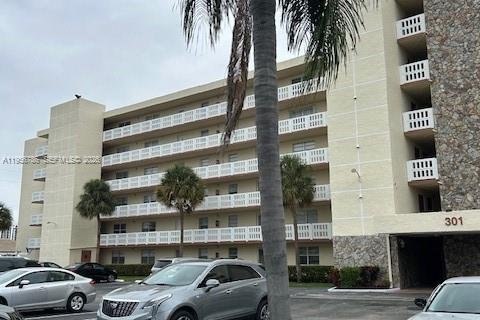 Купить кондоминиум в Дания-Бич, Флорида 2 спальни, 110.55м2, № 2010672 - фото 2