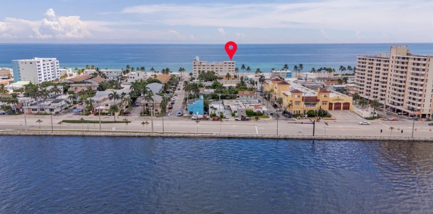 Condo à Hollywood, Floride, 2 chambres  № 2402281