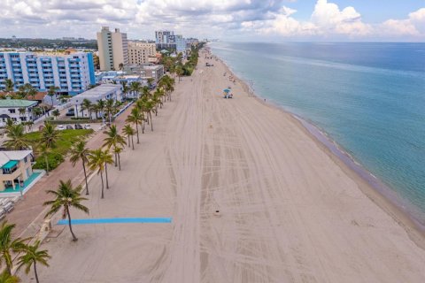 Copropriété à vendre à Hollywood, Floride: 2 chambres, 97.55 m2 № 2402281 - photo 2