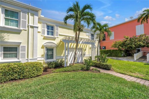 Touwnhouse à vendre à Saint Petersburg, Floride: 1 chambre, 86.68 m2 № 1906984 - photo 2