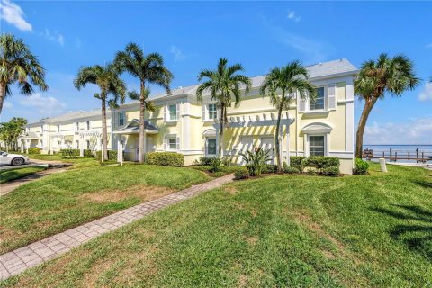 Touwnhouse à vendre à Saint Petersburg, Floride: 1 chambre, 86.68 m2 № 1906984 - photo 1