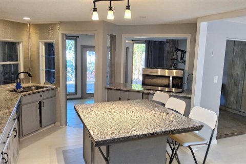 House in Port Charlotte, Florida 2 bedrooms, 121.14 sq.m. № 1886993 - photo 8
