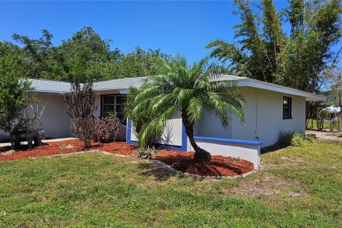 House in Port Charlotte, Florida 2 bedrooms, 121.14 sq.m. № 1886993 - photo 2