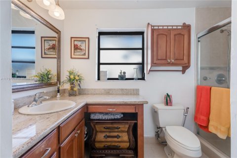 House in Miami, Florida 4 bedrooms, 194.91 sq.m. № 1489818 - photo 15
