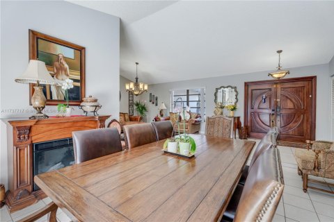 House in Miami, Florida 4 bedrooms, 194.91 sq.m. № 1489818 - photo 19