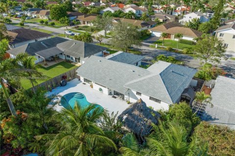 House in Miami, Florida 4 bedrooms, 194.91 sq.m. № 1489818 - photo 4