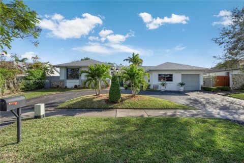 House in Miami, Florida 4 bedrooms, 194.91 sq.m. № 1489818 - photo 5