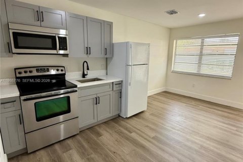 Квартира в Мирамар, Флорида 2 спальни № 2048147