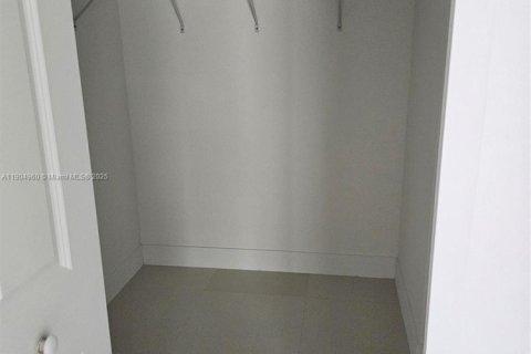 Touwnhouse à louer à Miami, Floride: 3 chambres, 164.99 m2 № 1955175 - photo 13