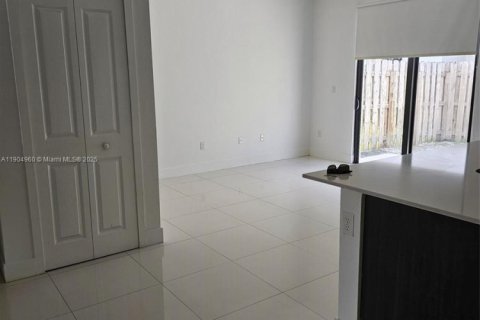 Touwnhouse à louer à Miami, Floride: 3 chambres, 164.99 m2 № 1955175 - photo 6