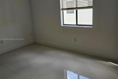 Touwnhouse à louer à Miami, Floride: 3 chambres, 164.99 m2 № 1955175 - photo 15
