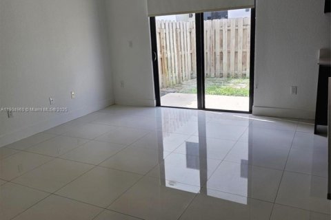 Touwnhouse à louer à Miami, Floride: 3 chambres, 164.99 m2 № 1955175 - photo 9