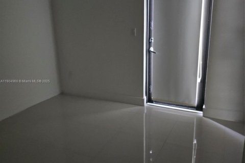 Touwnhouse à louer à Miami, Floride: 3 chambres, 164.99 m2 № 1955175 - photo 16