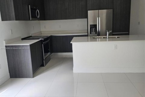 Touwnhouse à louer à Miami, Floride: 3 chambres, 164.99 m2 № 1955175 - photo 8