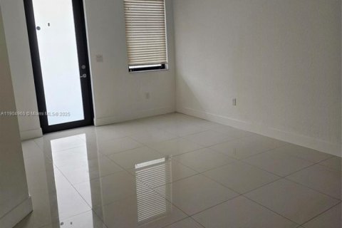Touwnhouse à louer à Miami, Floride: 3 chambres, 164.99 m2 № 1955175 - photo 3