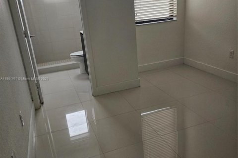 Touwnhouse à louer à Miami, Floride: 3 chambres, 164.99 m2 № 1955175 - photo 17